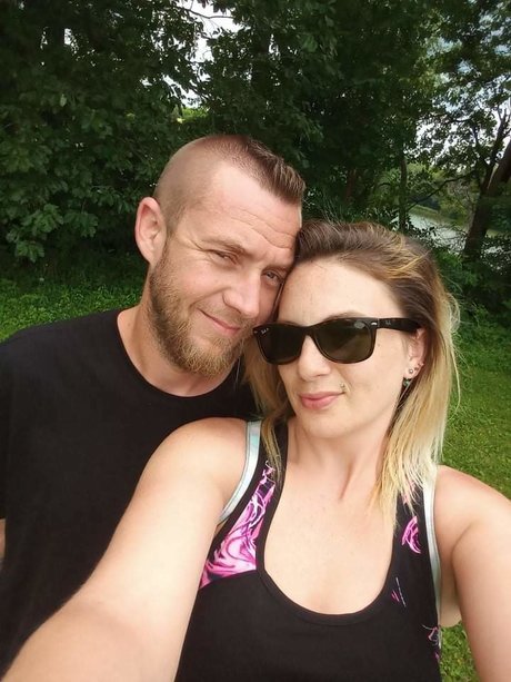 H y house wife Füße OnlyFans