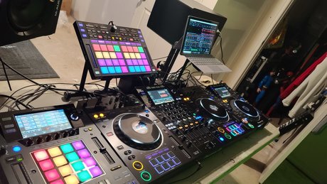 MP4W Records OnlyFans Nacktbilder