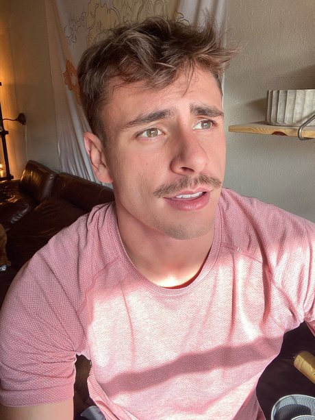 Hades NurlyFans-Brüste