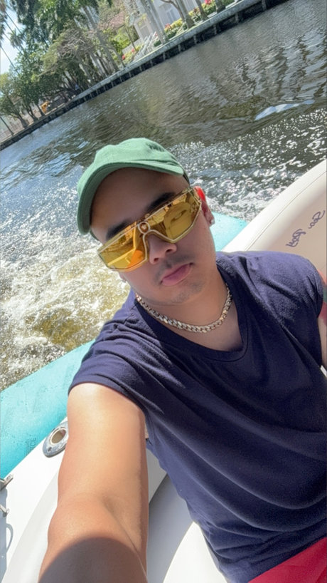 Livan Vaillant Oben ohne OnlyFans