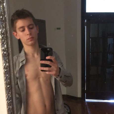 ezra the twink Nacktbilder OnlyFans Leaks