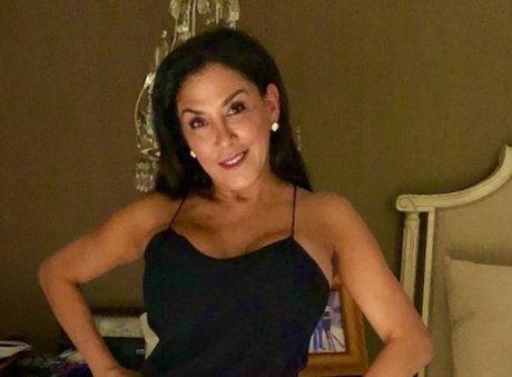 Mrs Fit and Hard Over 50 OnlyFans Striptease