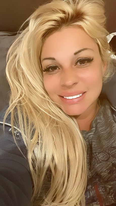 Mrs Housemother Nacktbilder von OnlyFans