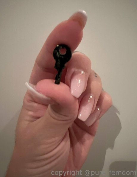 pure femdom OnlyFans Leaj