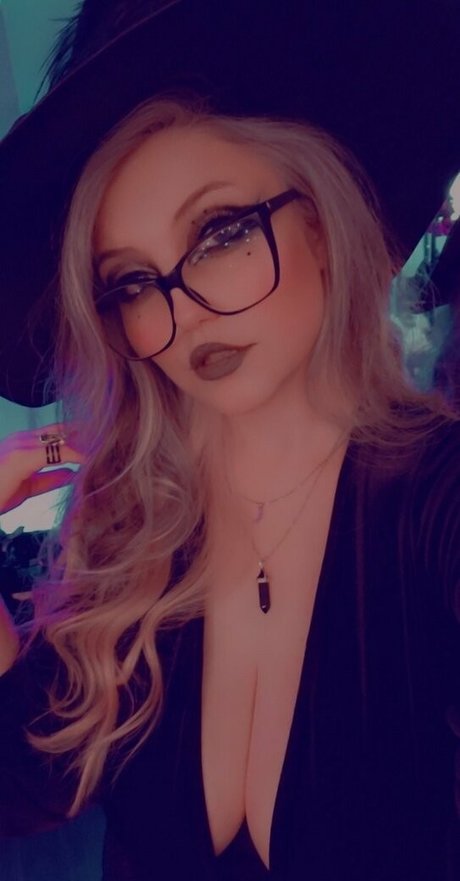 kyats OnlyFans Model Fotos