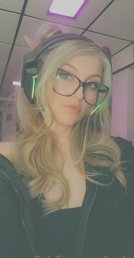 kyats OnlyFans Pornografie