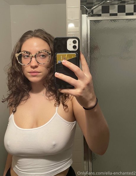 ella enchanted2 Nacktbilder OnlyFans geleakt