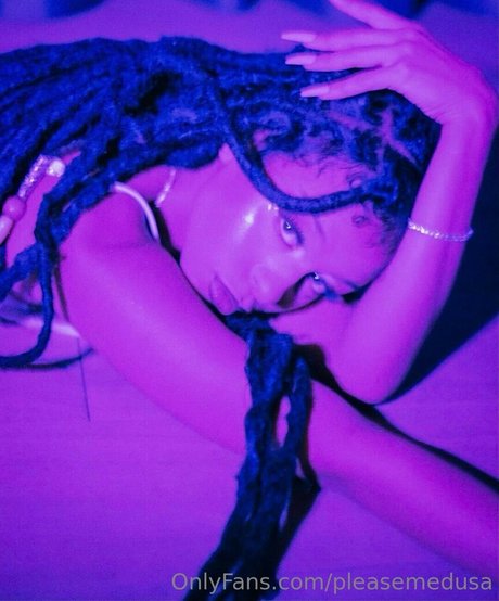 pleasemedusa OnlyFans Strip