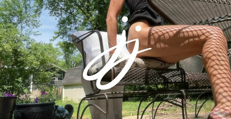 jjfeelingfree OnlyFans schlank