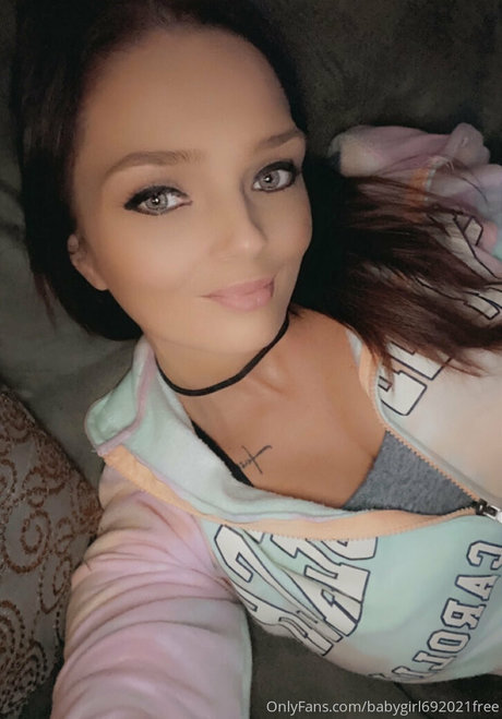 babygirl692021free OnlyFans schlank