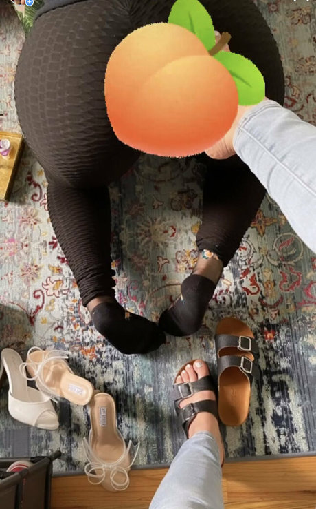 durchbohrte onlyfans heiß Bilder