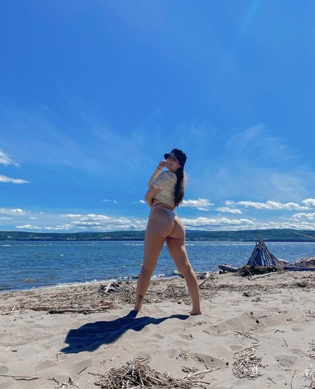 LaPetite OnlyFans Striptease