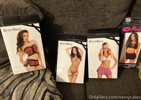 Nevvycakes OnlyFans Striptease