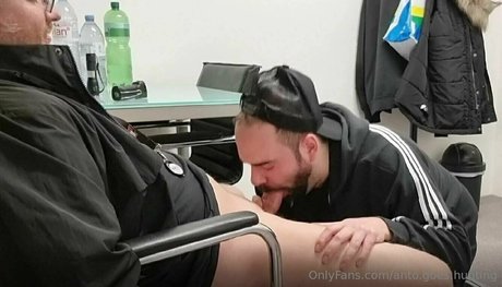 anto goes hunting Nackt auf OnlyFans