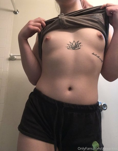 alexa kiss OnlyFans Brüste Bild
