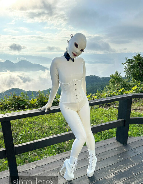 siron latex OnlyFans kostenlos geleakt