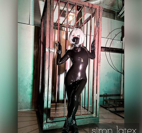 siron latex Nacktpornos auf OnlyFans
