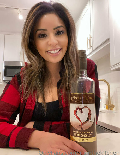 irisinthekitchen Strip OnlyFans