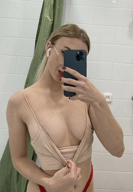 Alferova n_ Leaks von OnlyFans