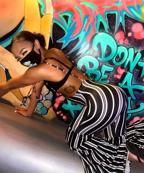 Alix Lapri OnlyFans Leaj