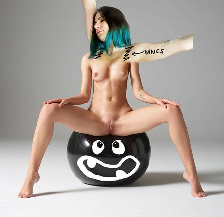 Polly Bones OnlyFans-Bilder