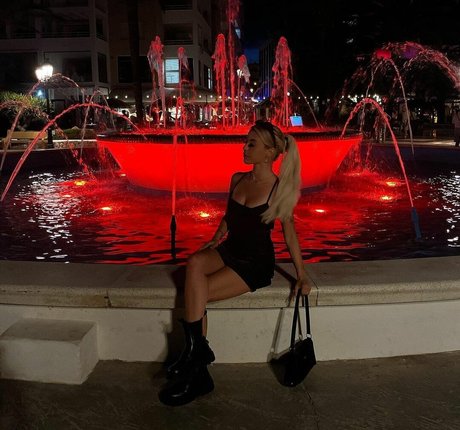 ellenofficial OnlyFans Nacktfotos