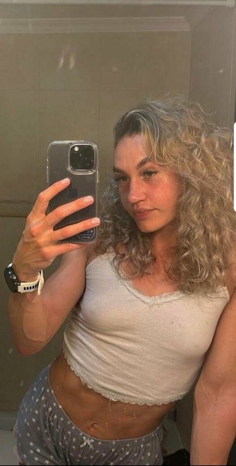 Holly Mills Heiße OnlyFans Inhalte