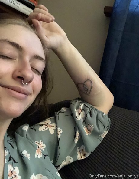 yoga-onlyfans Kunst nackt Selfie