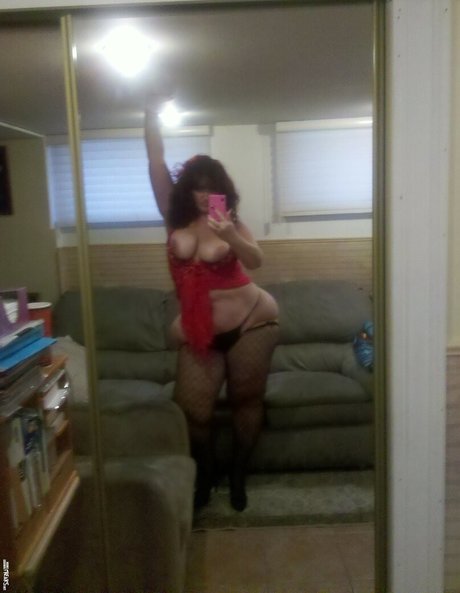 Redvelet6877 OnlyFans Pornografie