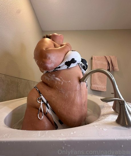 nadyabbw OnlyFans nackte Brüste