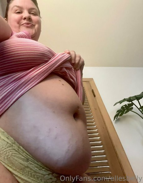 ellesbelly Leak von OnlyFans Pornografie