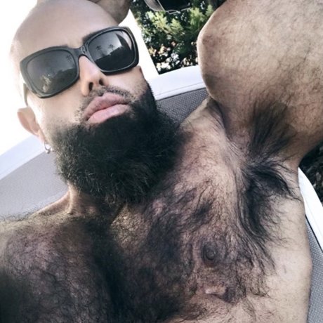 Bearded Huge muscle OnlyFans Beiträge