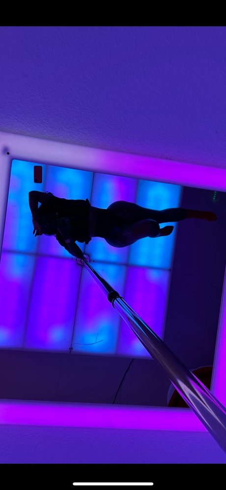 HennyStraight OnlyFans Model Fotos