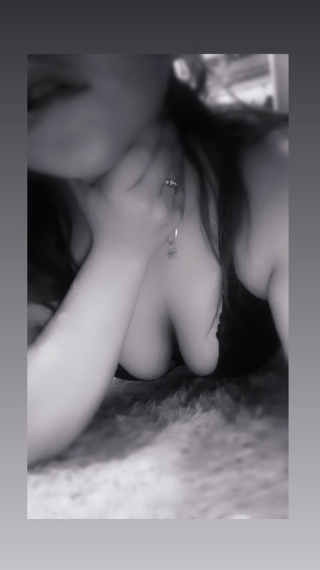 Estella_ OnlyFans Model Bilder