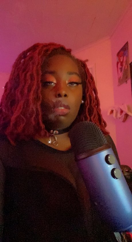 Teeonii OnlyFans Model Fotos