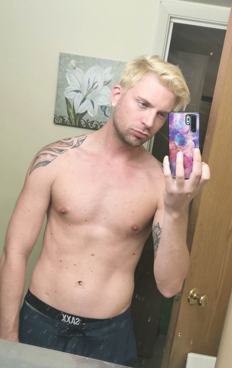 Myles Fox hungUC OnlyFans Star