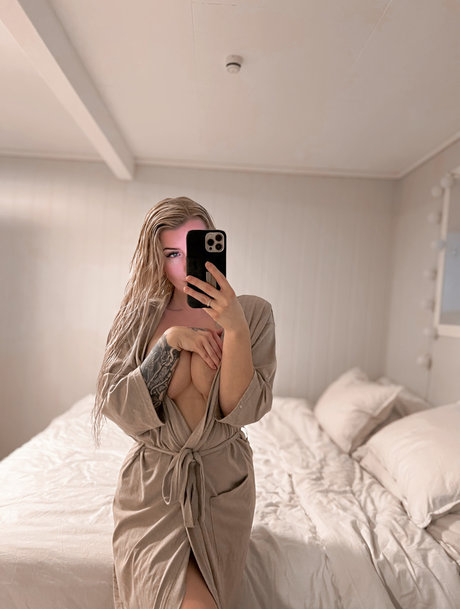 DOLLFACE PREMIUM OnlyFans Bilder