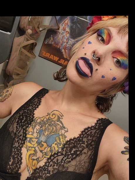 Emmy Dank OnlyFans Nacktbilder