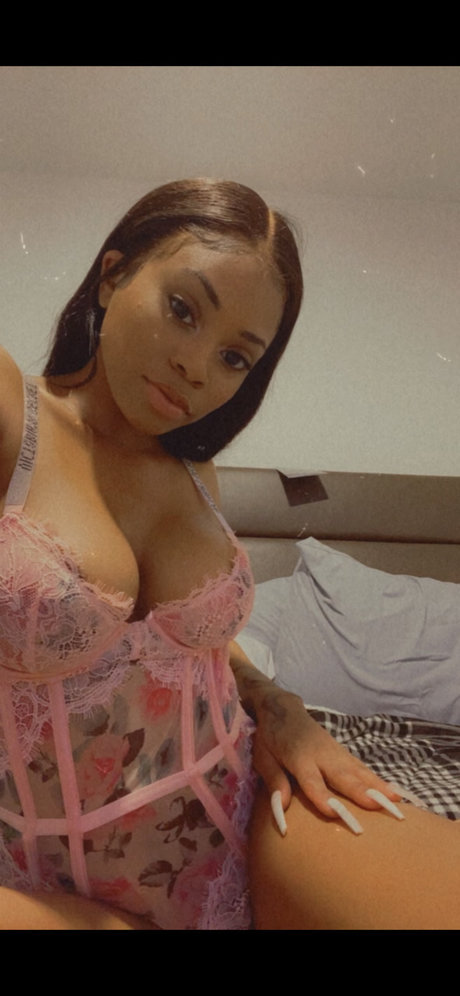 NaomiBella Leaked OnlyFans Bilder