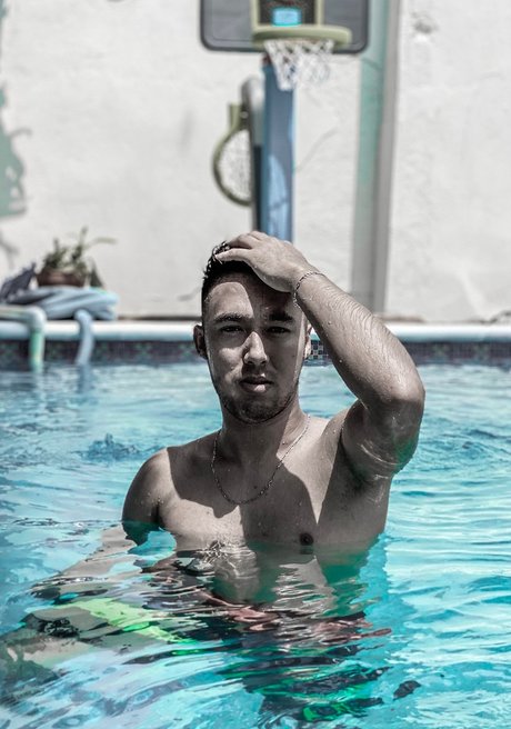 Papi Daniel_ OnlyFans Bilder