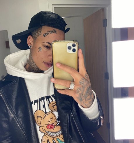 Nade OnlyFans schlank