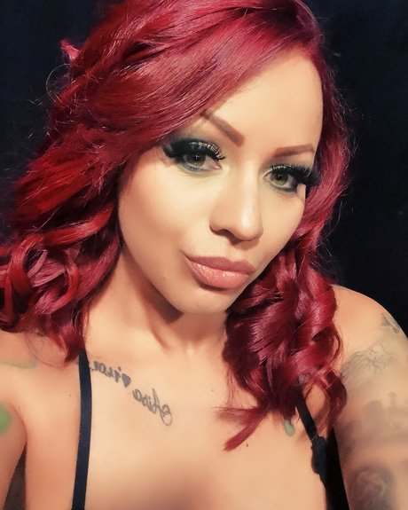 Naomi Cole OnlyFans explizite Inhalte