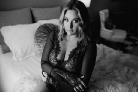 Courtney Shults OnlyFans Modelfoto