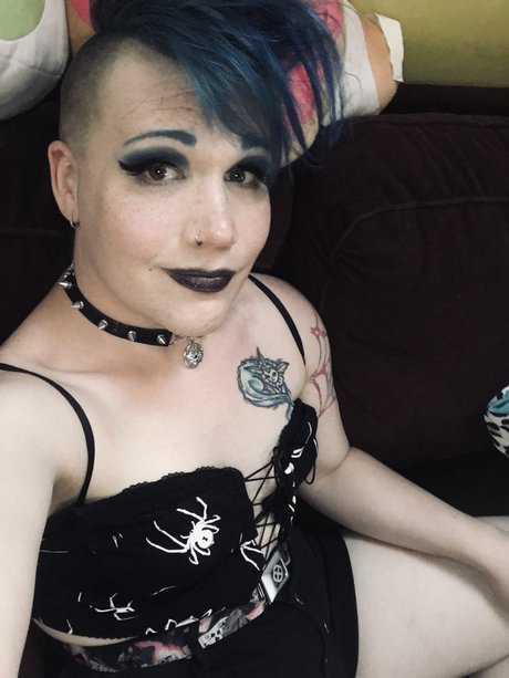 Delilah N Chains Heiße OnlyFans Inhalte