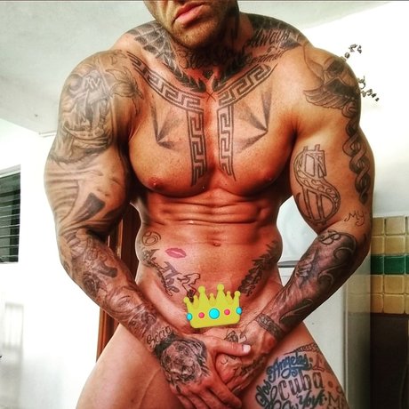 Valero XXX_ OnlyFans-Fotos