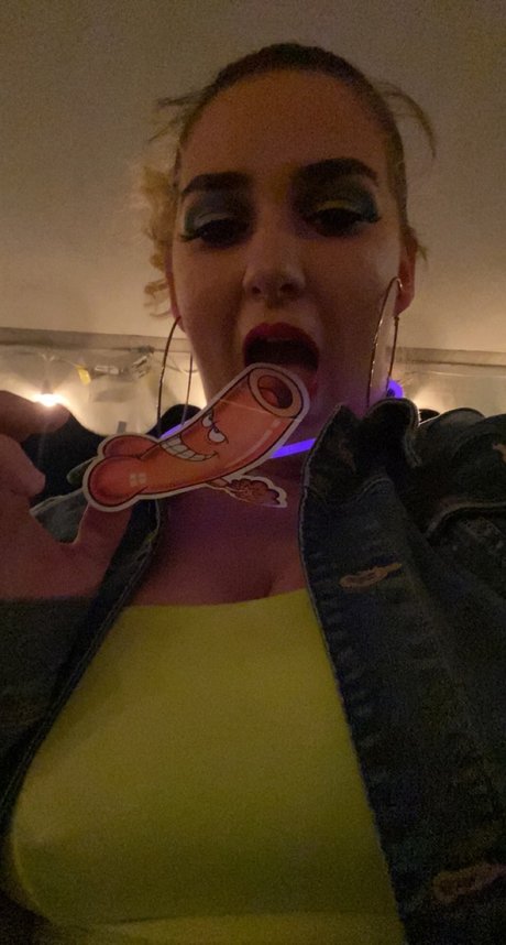 Milky Milfy Leak von OnlyFans-Inhalten