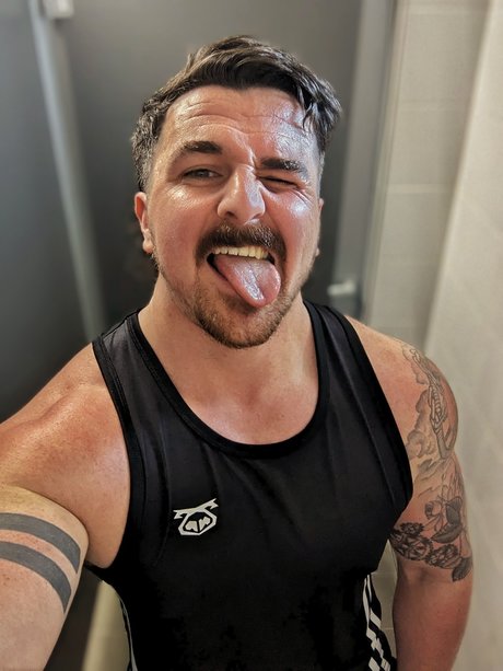 Nathan Break Oben ohne OnlyFans