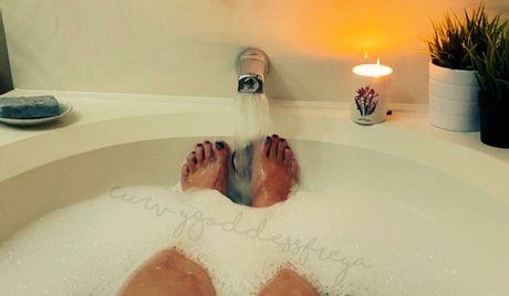 Curvy Goddess Freya_ OnlyFans Bilder nackt