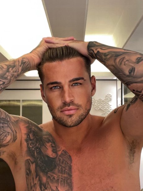 Carl Woods Leaks von Nacktbildern auf OnlyFans