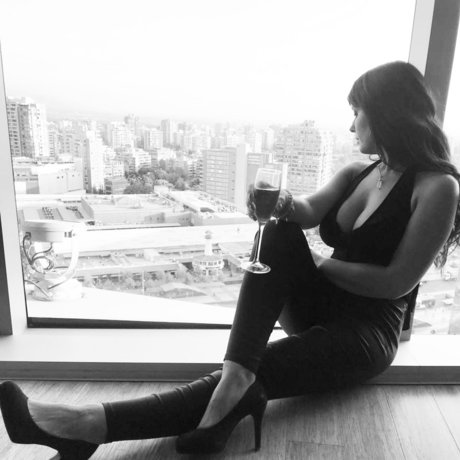 Una copa en alg n lugar de la ciudad_ OnlyFans-Inhalte